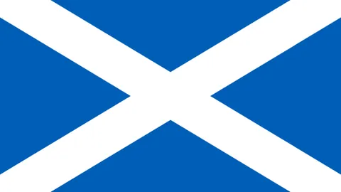 国足连克阿联酋，奥马尔裁判曾判罚点球及红牌逐李源一