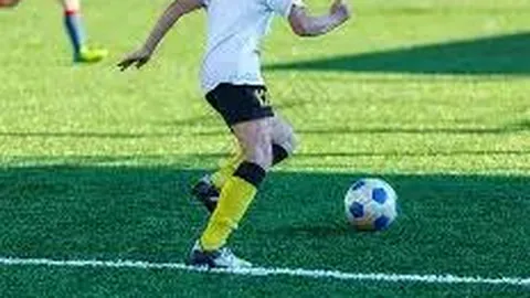 北京老男孩足球俱乐部在三水足球明星联赛中夺得超级组冠军