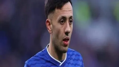 荷兰队社交媒体致敬传奇球星：璀璨之夜，翱翔启航！